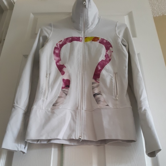SOLD----- Lululemon in stride jacket size 4 - Picture 7 of 7